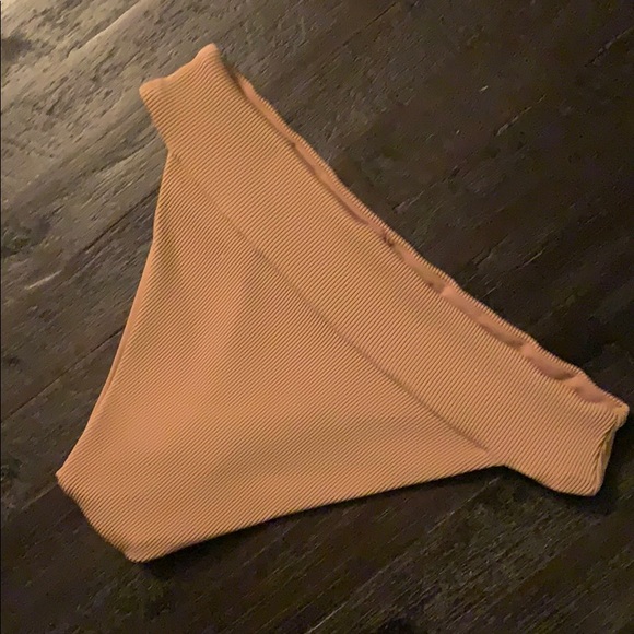L Space Small Bikini Bottom - Ribbed - Picture 2 of 2